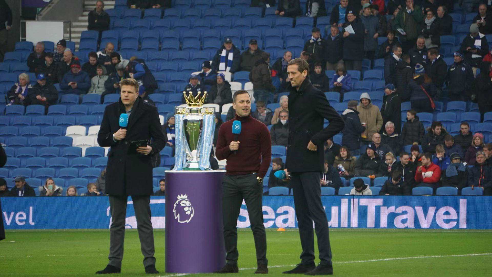 展现了他在 展现了他在